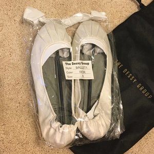 Dessy Group - size 8 dyable ivory ballet flats